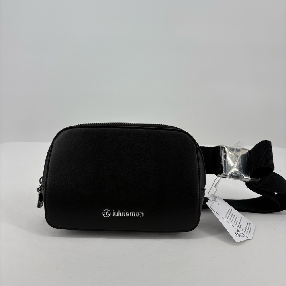 Lululemon Everywhere Belt Bag 1L Leather Alternative - Picture 4 of 9